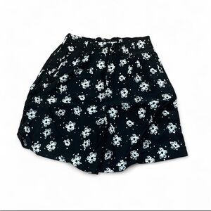 Vintage floral high waisted shorts 29” waist black and white summertime vibes